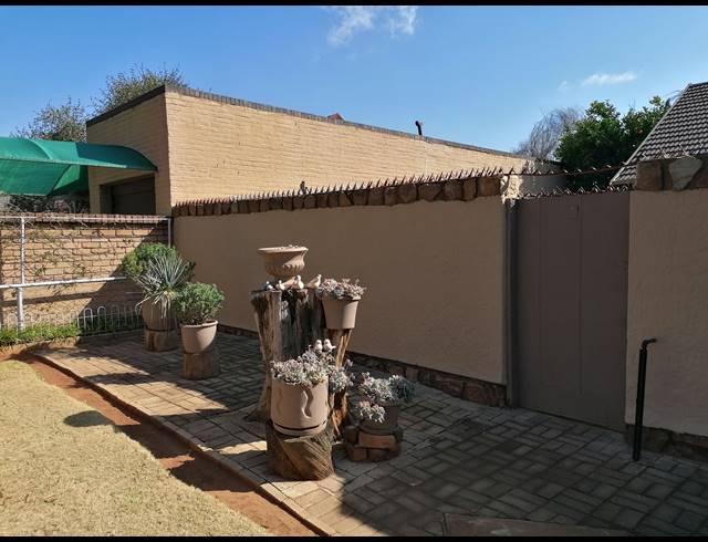 4 BEDROOM FREESTANDING SOLD IN STILFONTEIN EXT 4